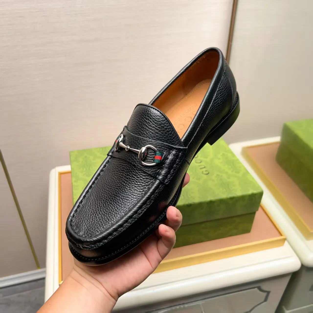Men's men's shoes 💰460 🆘【GUCCI】Gucci ·🐂里· Hot-selling pea shoes top brand luxury, top quality, the latest fashion pea shoes.. The upper is made of original first-layer cowhide. (Full first-layer water-dyed 🐂 leather·inner). The original stylish and stylish soft rubber wear-resistant and non-slip outsole is light and comfortable on the foot, available in 2 colors! Matching code: 38-44 (customized at 45.46.47)